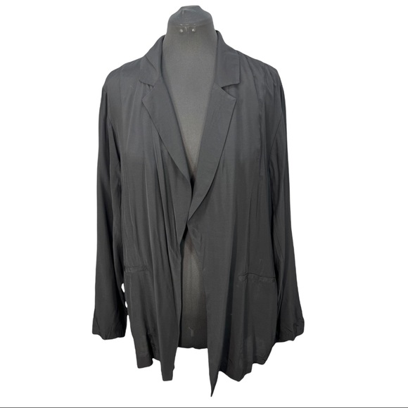 Black TORRID Textured Woven Boyfriend Blazer Size 3/3X - Picture 2 of 13